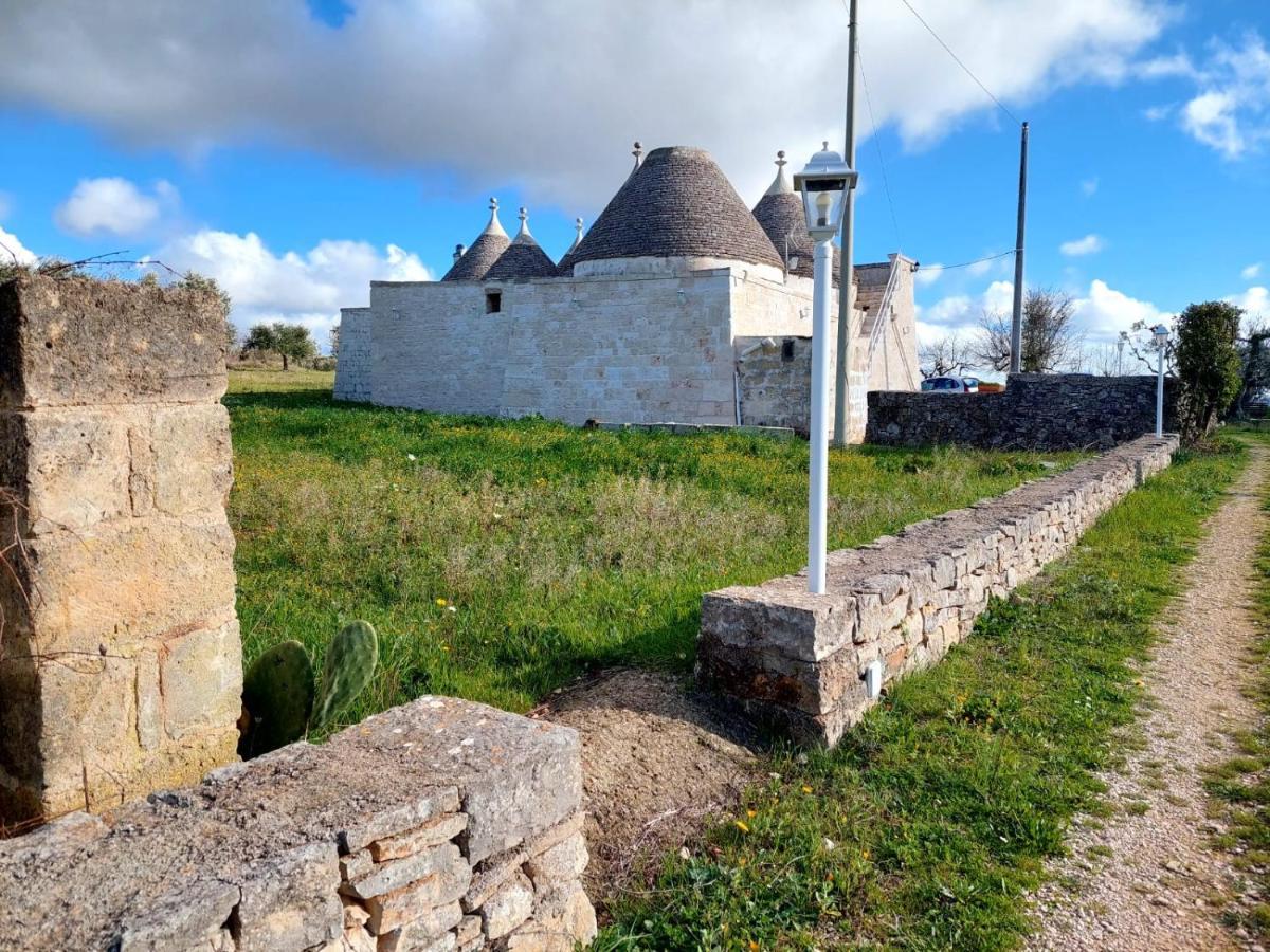 Trulli Carlo Anna Villa โลโกโรตอนโด ภายนอก รูปภาพ
